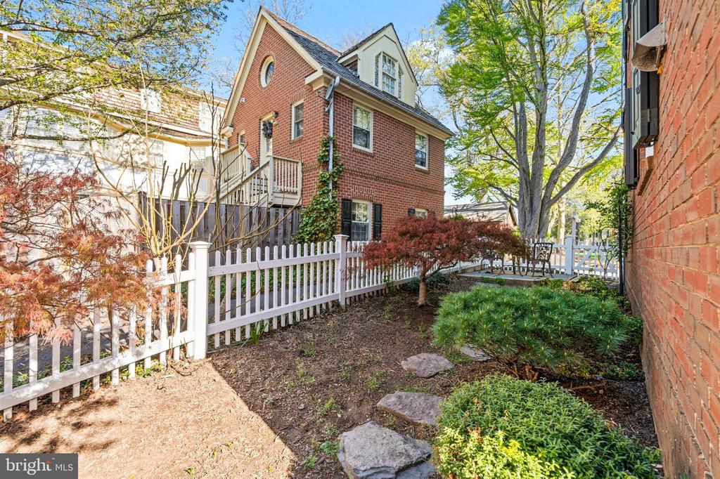 112 KENT SQUARE ROAD