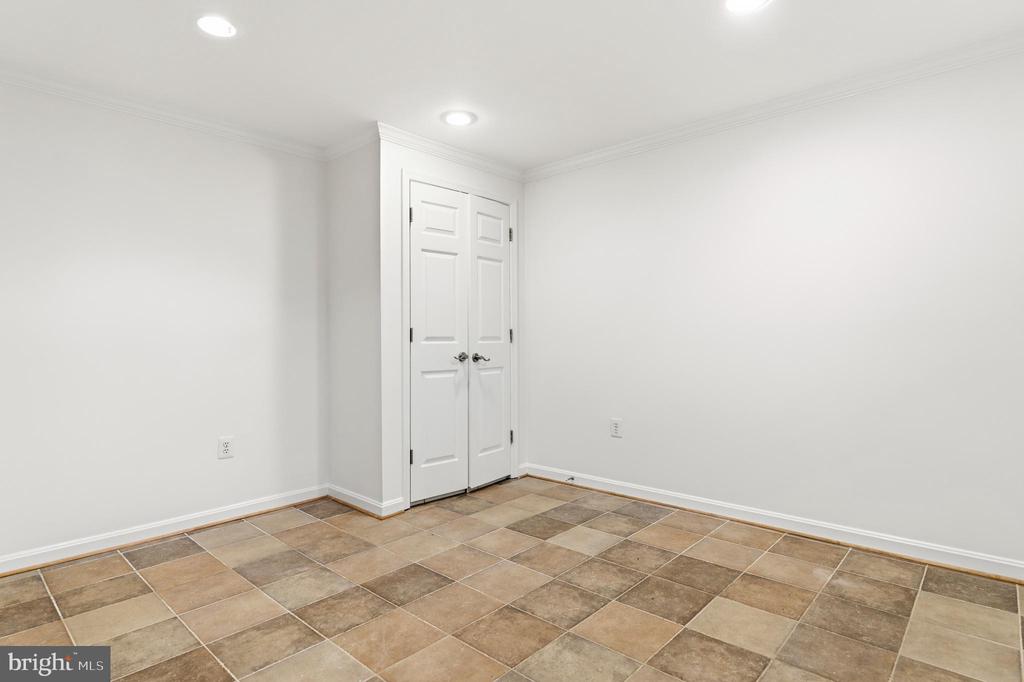 112 KENT SQUARE ROAD
