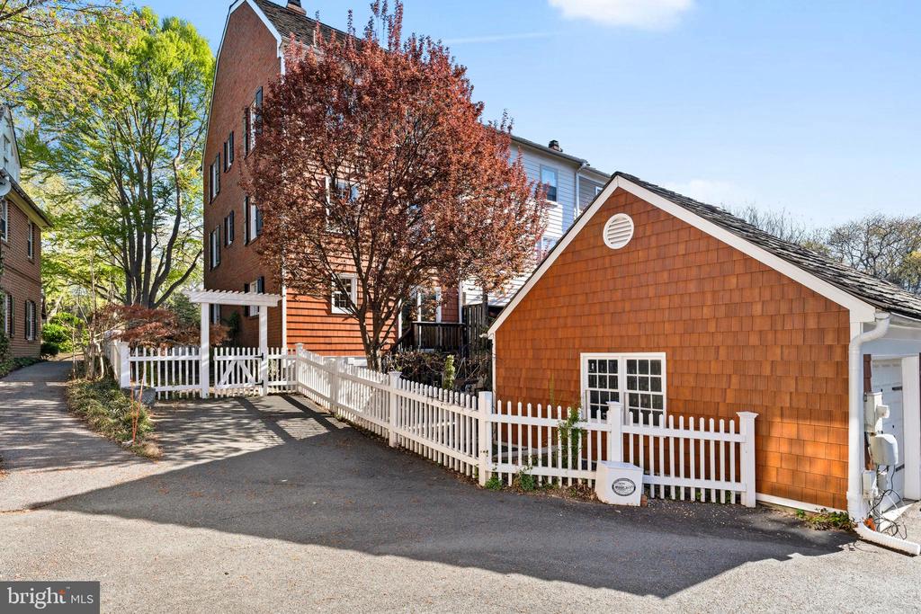 112 KENT SQUARE ROAD