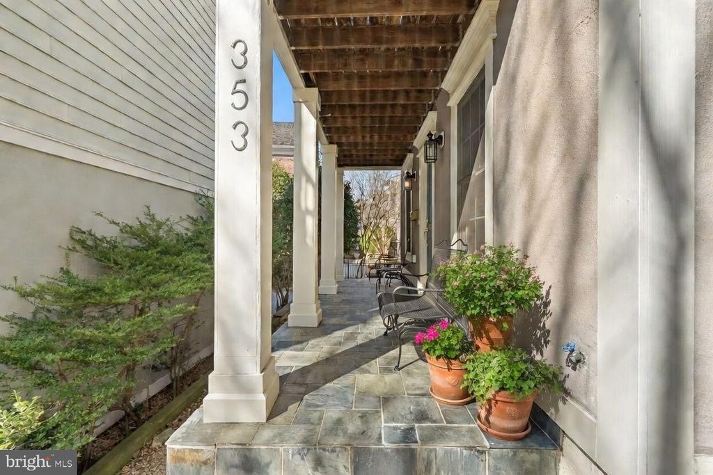 353 ALFANDRE MEWS