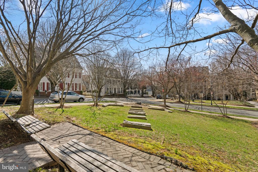353 ALFANDRE MEWS