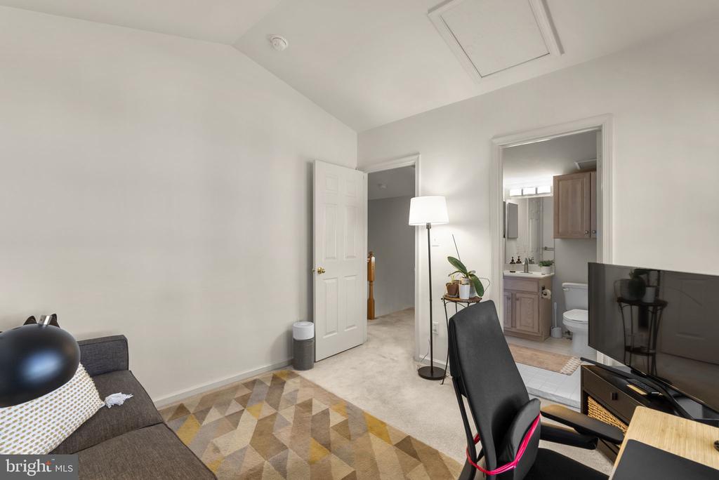 353 ALFANDRE MEWS