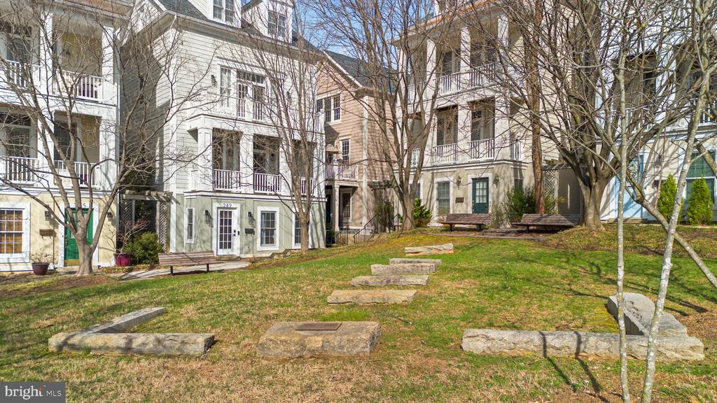 353 ALFANDRE MEWS