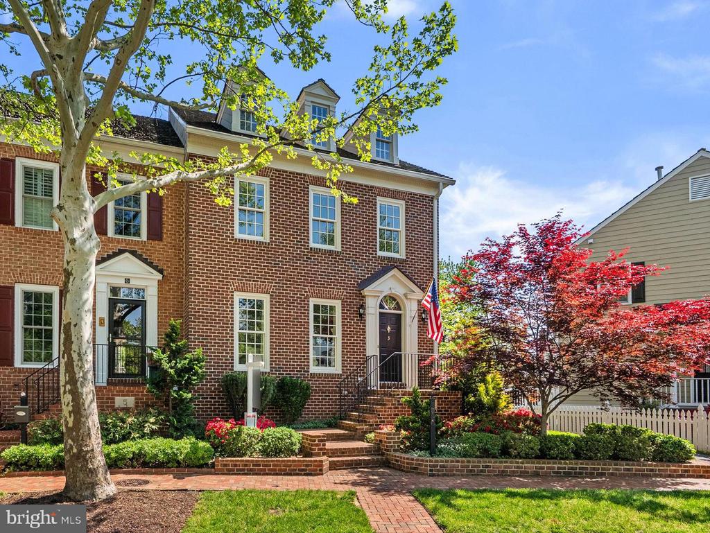 3 KENT GARDENS CIRCLE