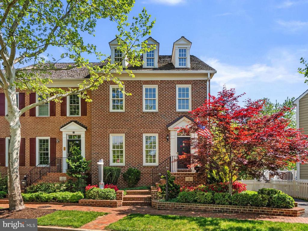 3 KENT GARDENS CIRCLE