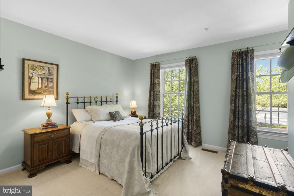 3 KENT GARDENS CIRCLE