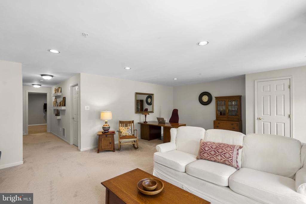3 KENT GARDENS CIRCLE