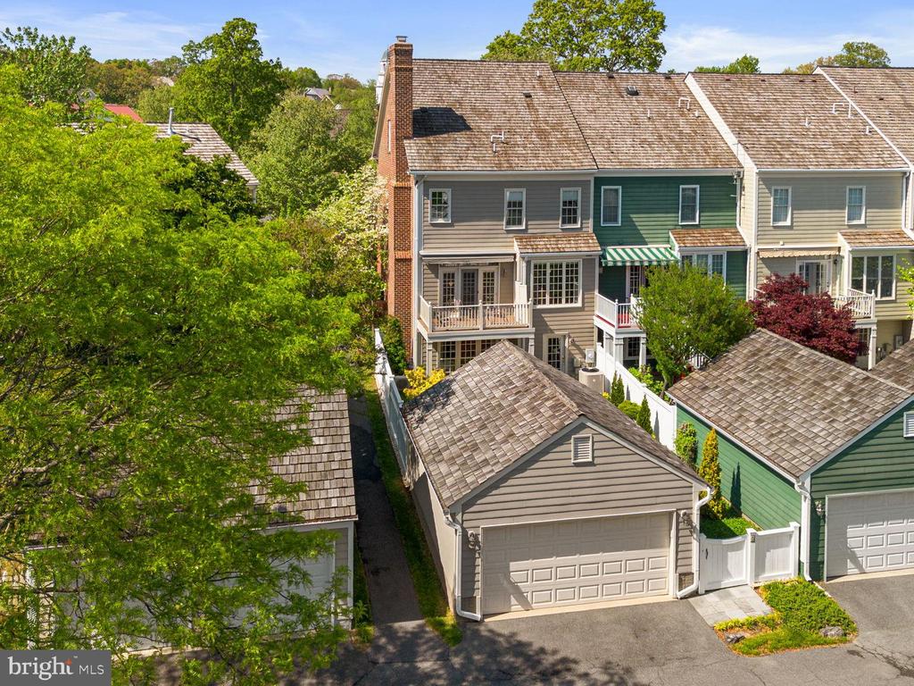3 KENT GARDENS CIRCLE