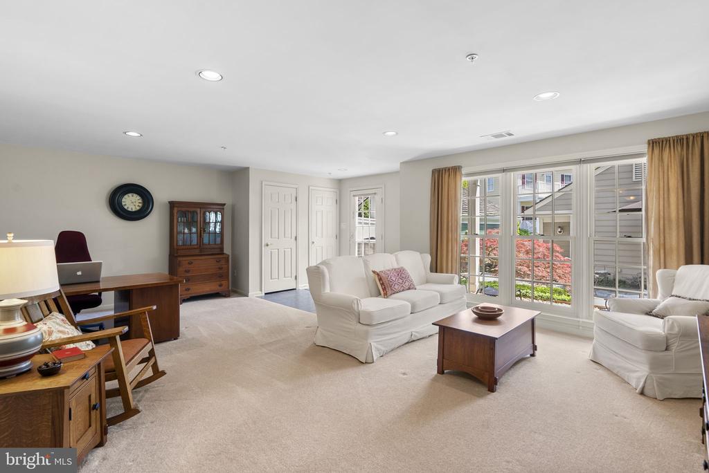 3 KENT GARDENS CIRCLE