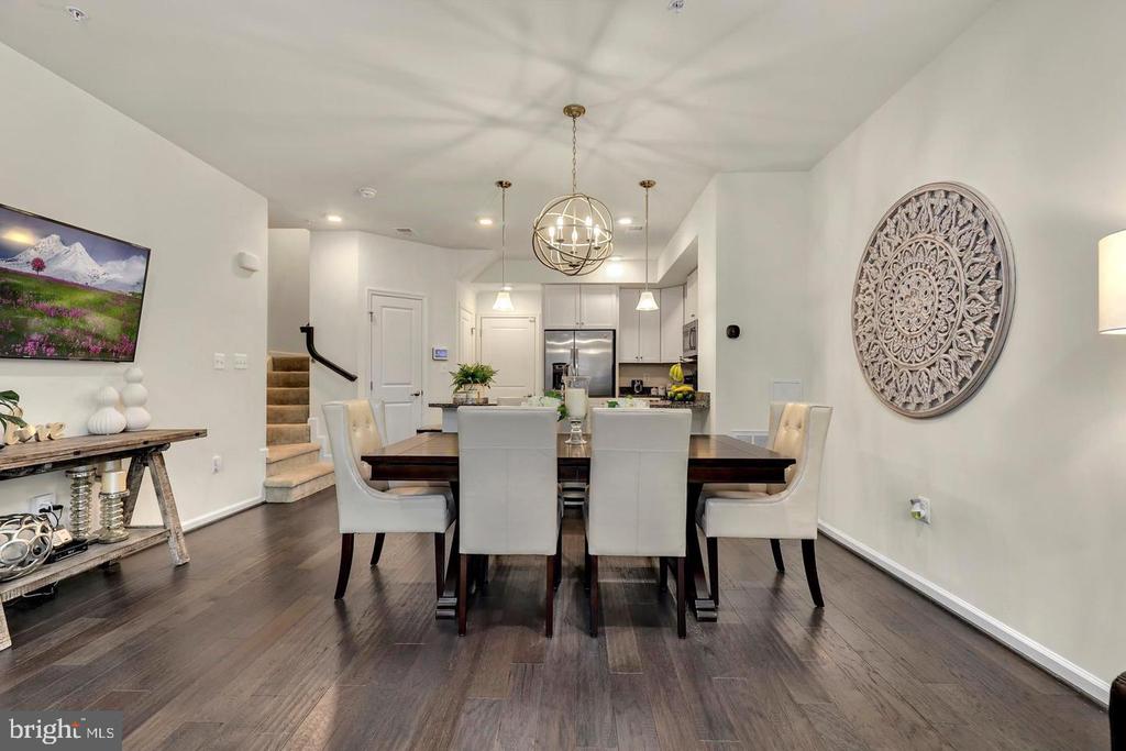10110 DORSEY LANE Unit: 56 204 J