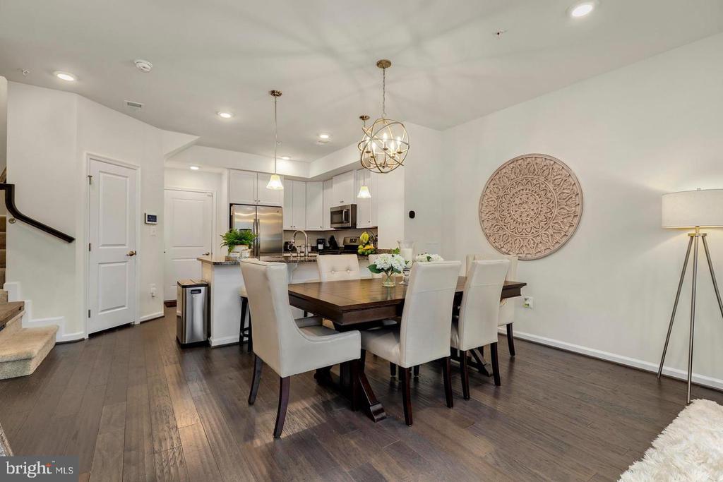 10110 DORSEY LANE Unit: 56 204 J