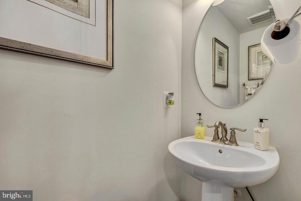 10110 DORSEY LANE Unit: 56 204 J