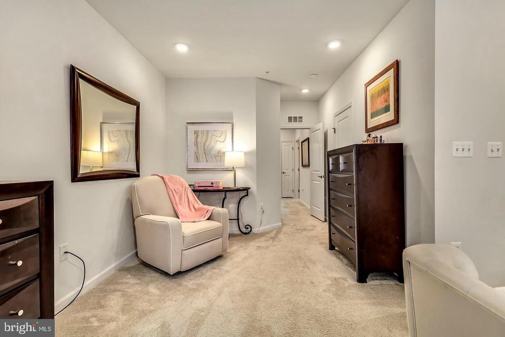 10110 DORSEY LANE Unit: 56 204 J