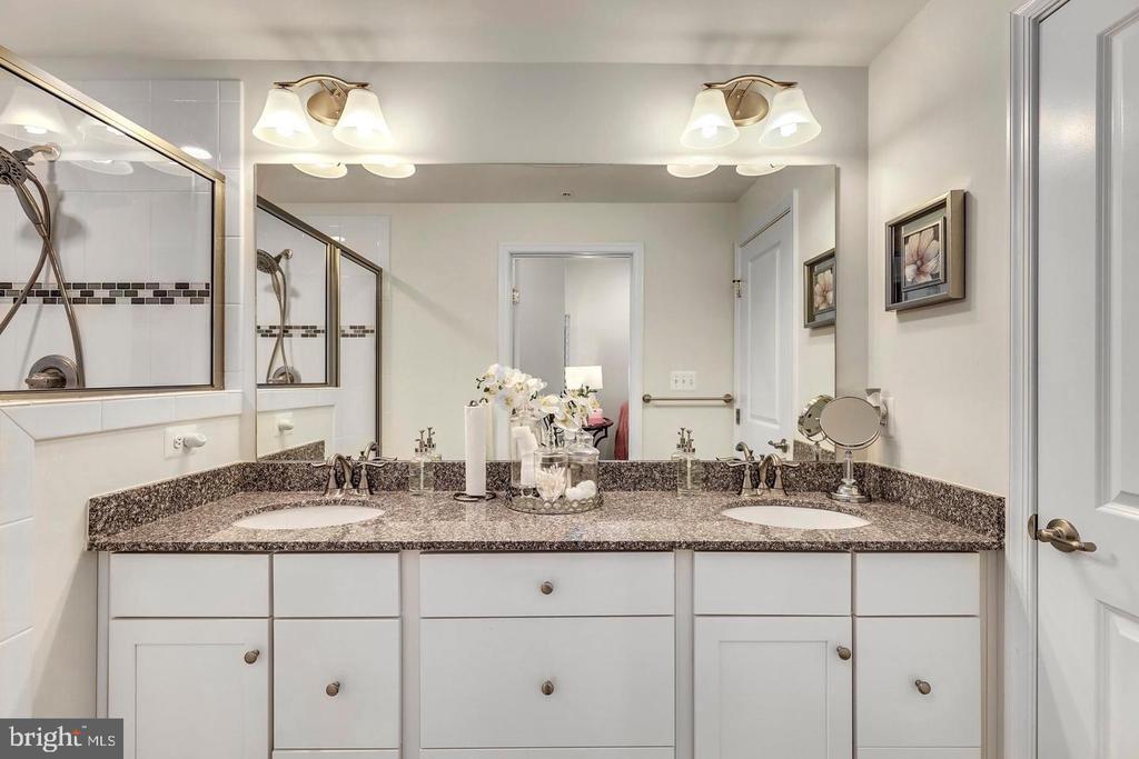10110 DORSEY LANE Unit: 56 204 J