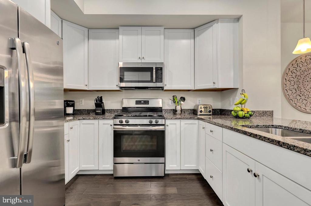 10110 DORSEY LANE Unit: 56 204 J
