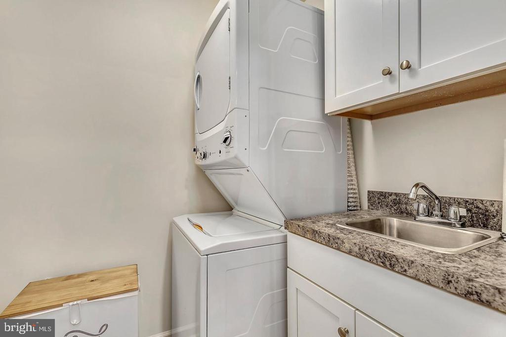 10110 DORSEY LANE Unit: 56 204 J