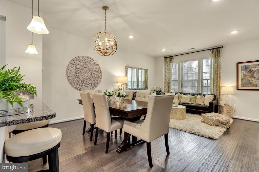 10110 DORSEY LANE Unit: 56 204 J