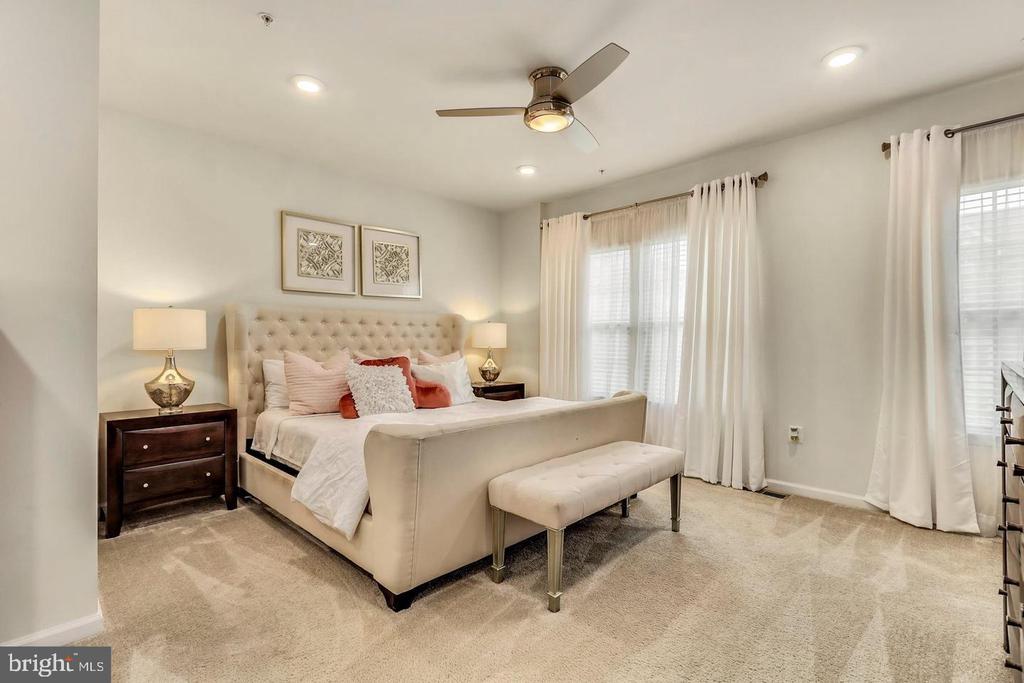 10110 DORSEY LANE Unit: 56 204 J