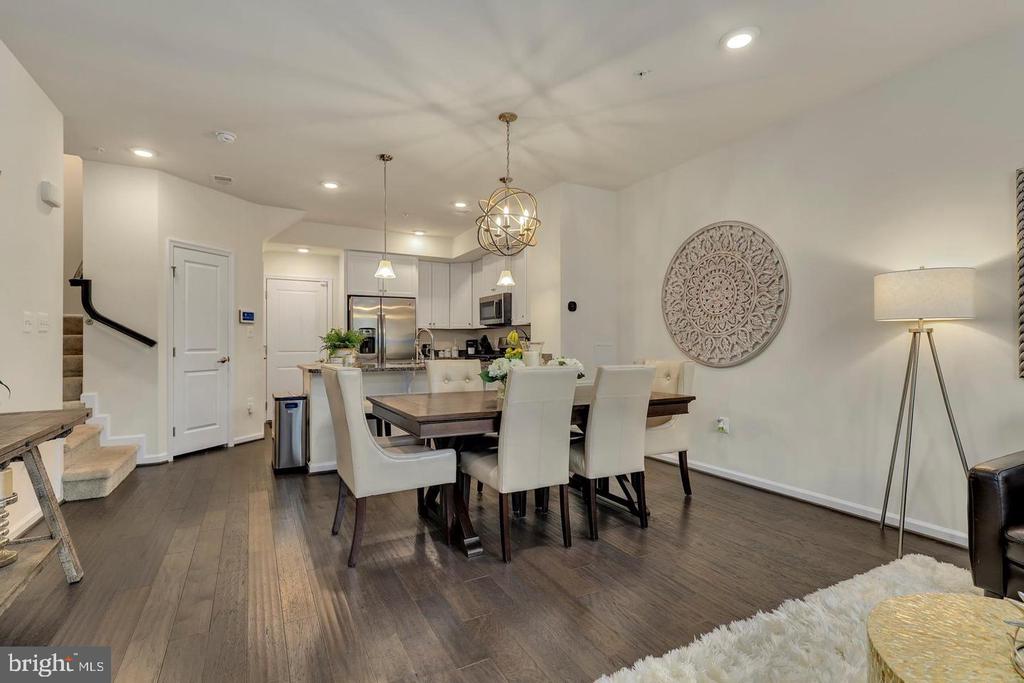 10110 DORSEY LANE Unit: 56 204 J