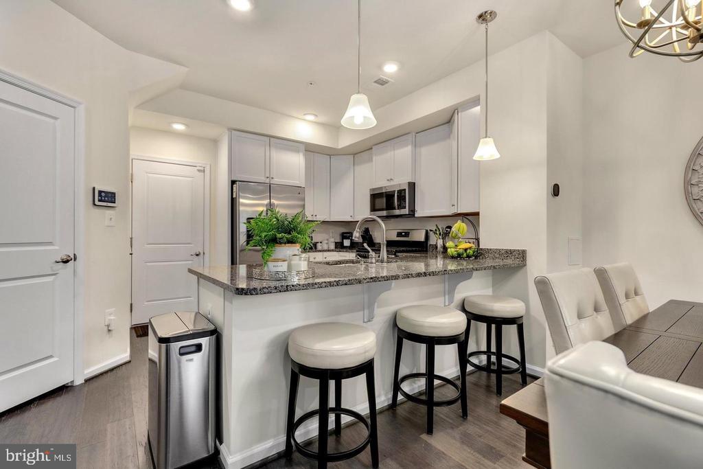 10110 DORSEY LANE Unit: 56 204 J