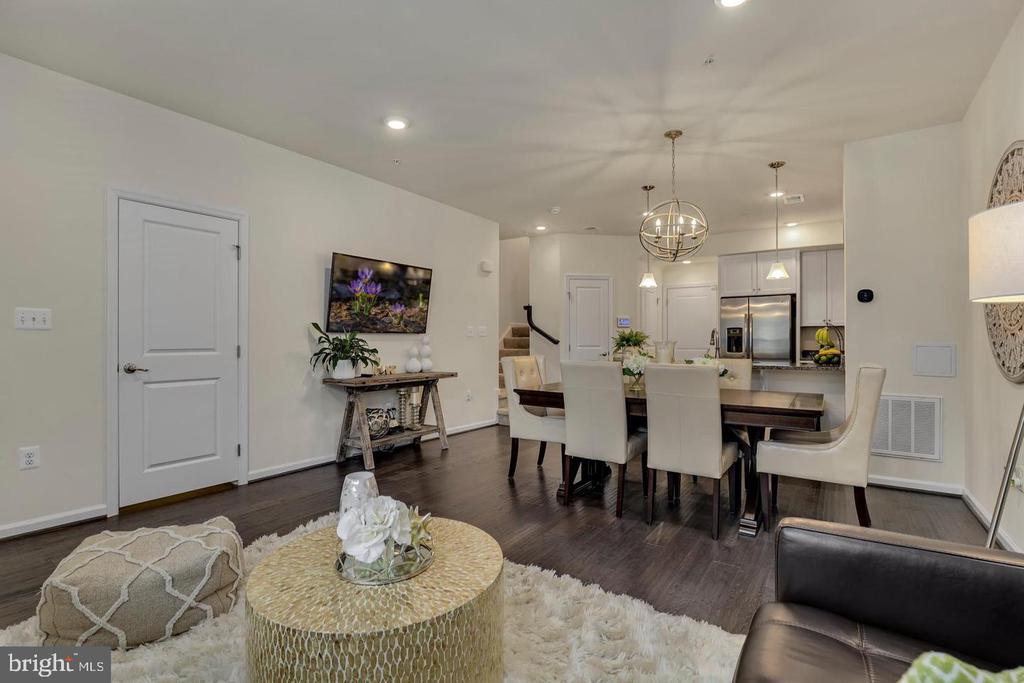 10110 DORSEY LANE Unit: 56 204 J