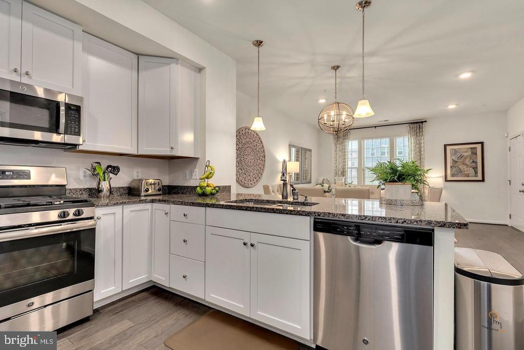 10110 DORSEY LANE Unit: 56 204 J