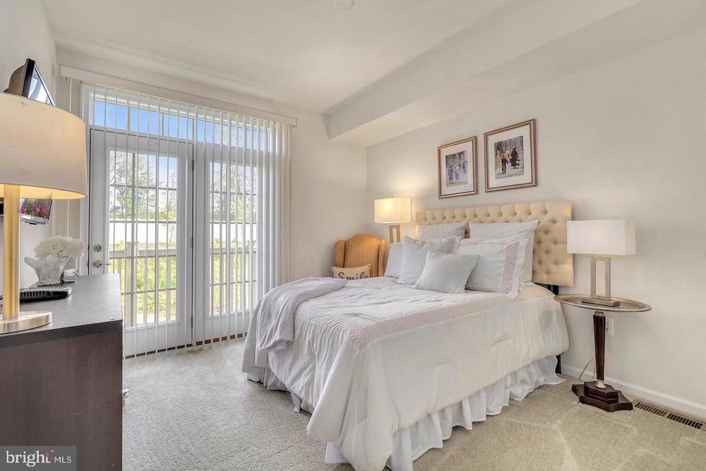 10110 DORSEY LANE Unit: 56 204 J