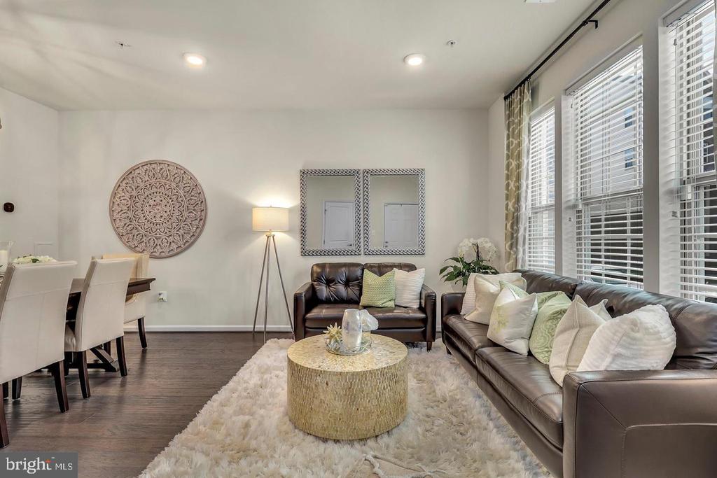 10110 DORSEY LANE Unit: 56 204 J
