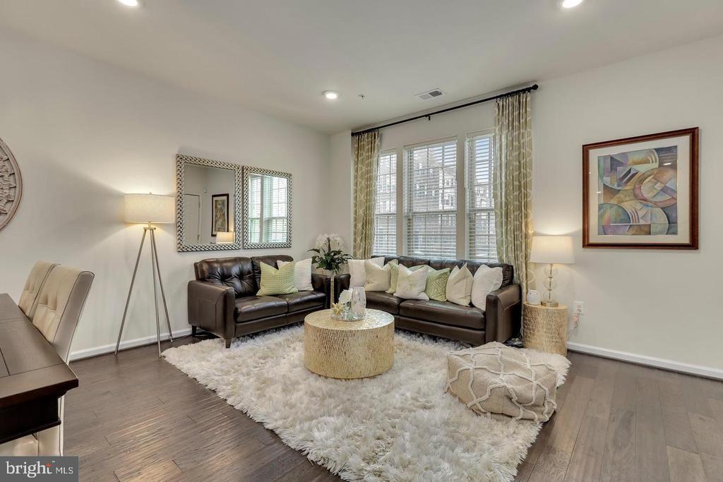 10110 DORSEY LANE Unit: 56 204 J