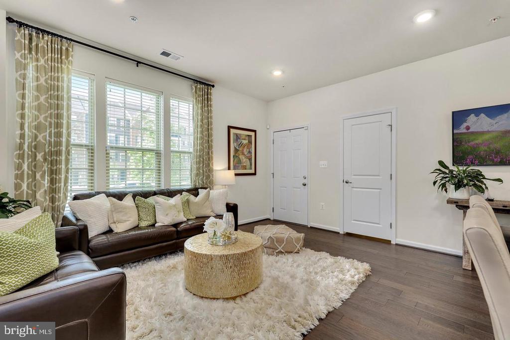 10110 DORSEY LANE Unit: 56 204 J