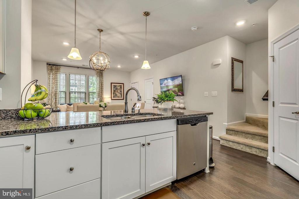 10110 DORSEY LANE Unit: 56 204 J