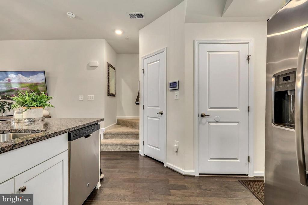 10110 DORSEY LANE Unit: 56 204 J