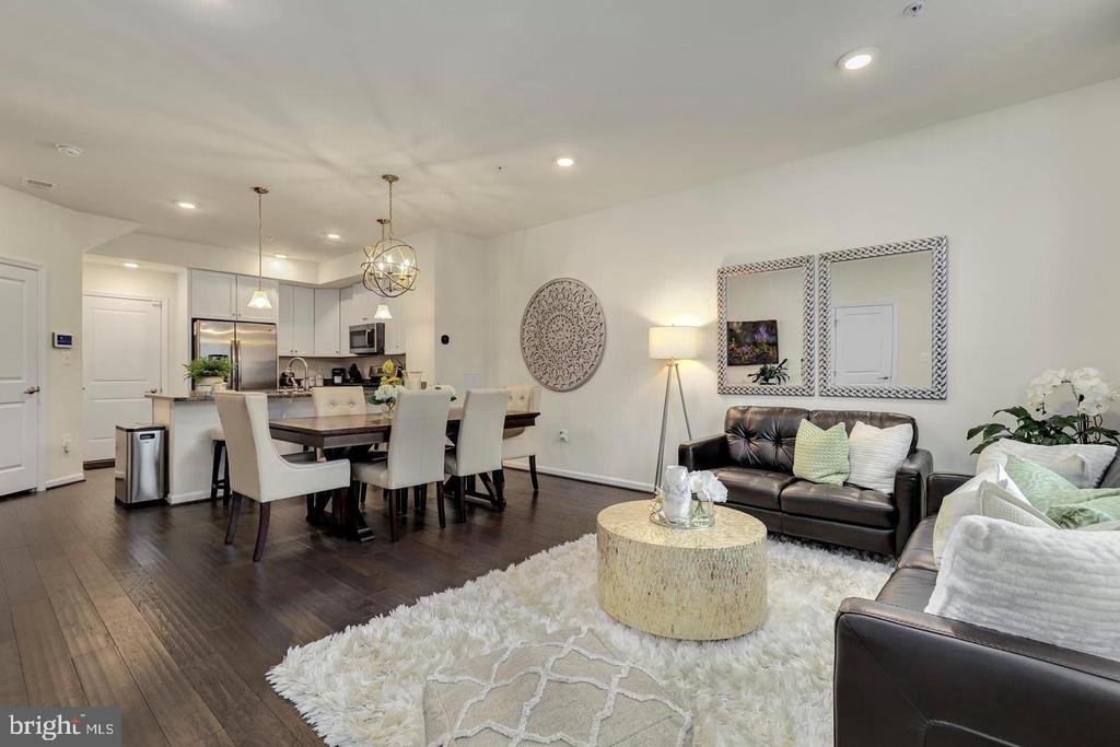 10110 DORSEY LANE Unit: 56 204 J