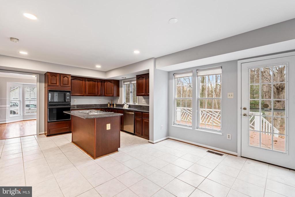 8107 HOLLYGATE DRIVE