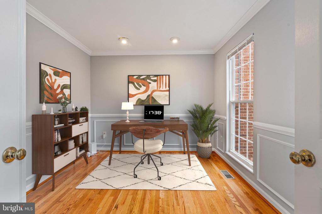 8107 HOLLYGATE DRIVE