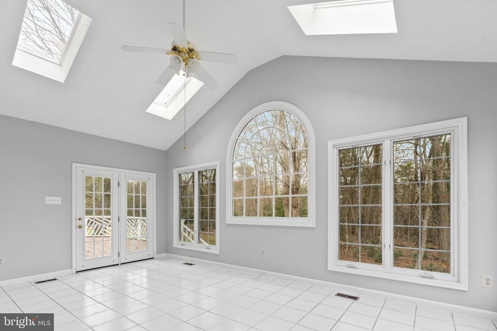 8107 HOLLYGATE DRIVE