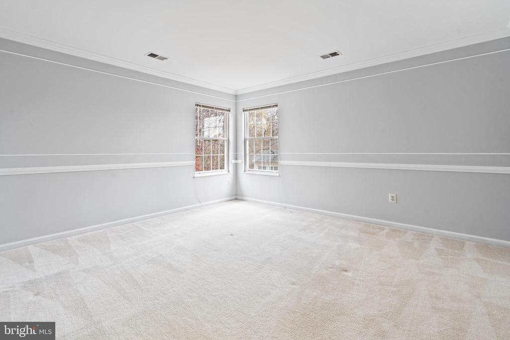 8107 HOLLYGATE DRIVE