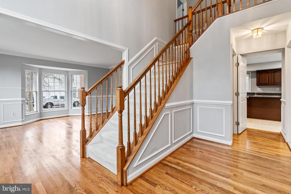 8107 HOLLYGATE DRIVE