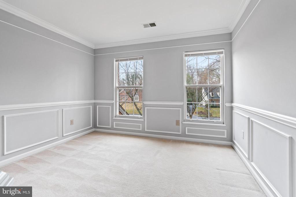 8107 HOLLYGATE DRIVE