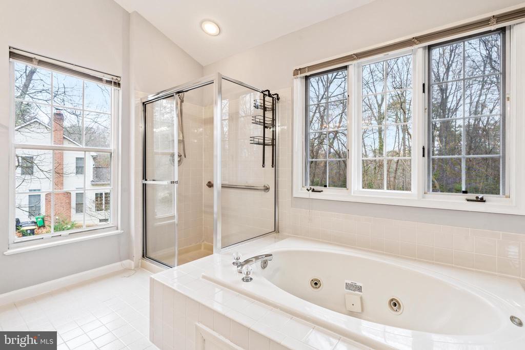 8107 HOLLYGATE DRIVE