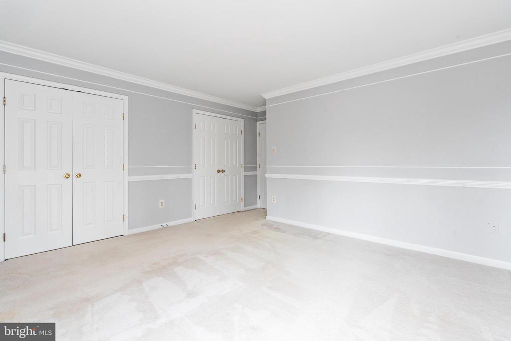 8107 HOLLYGATE DRIVE