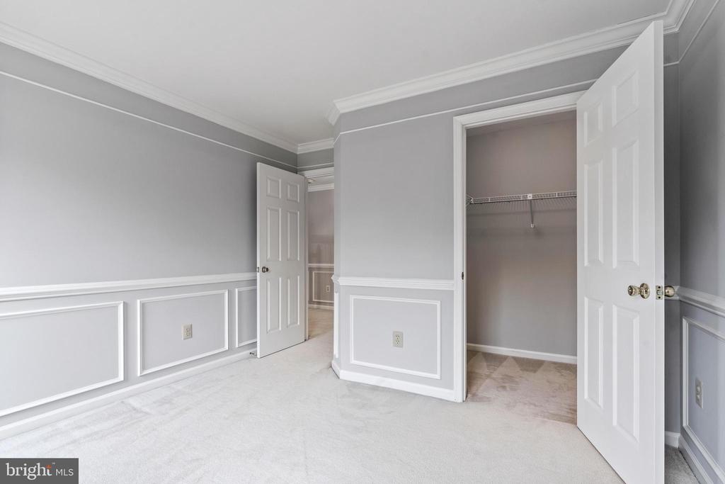 8107 HOLLYGATE DRIVE