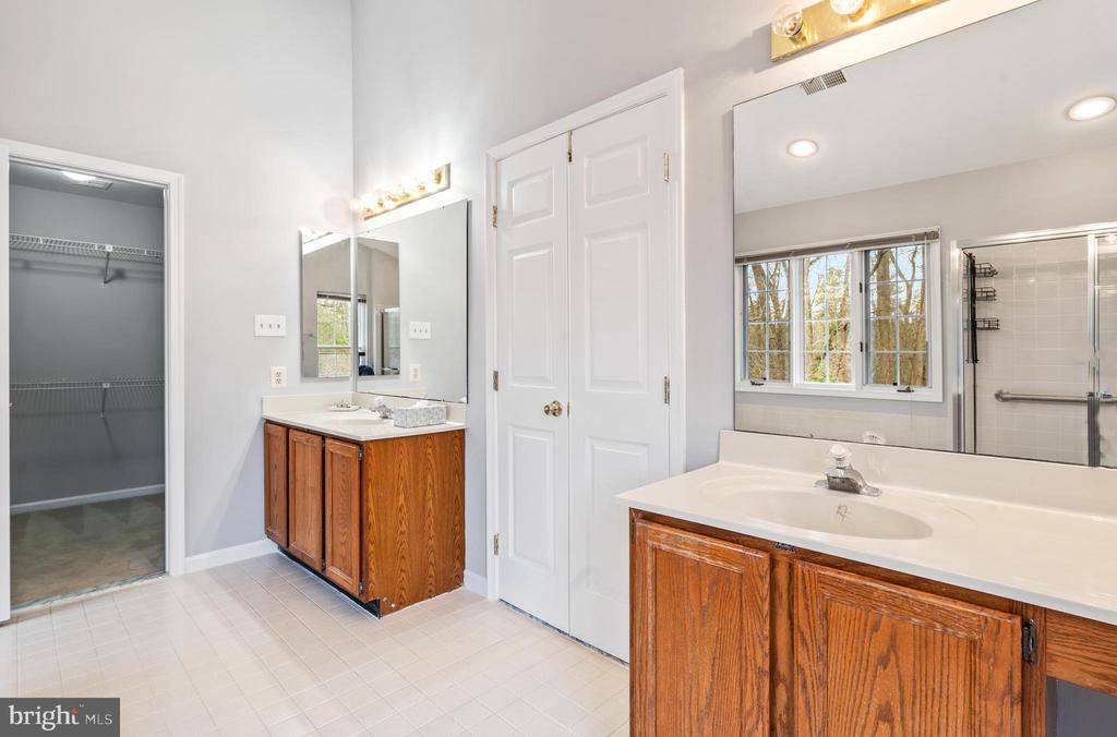 8107 HOLLYGATE DRIVE
