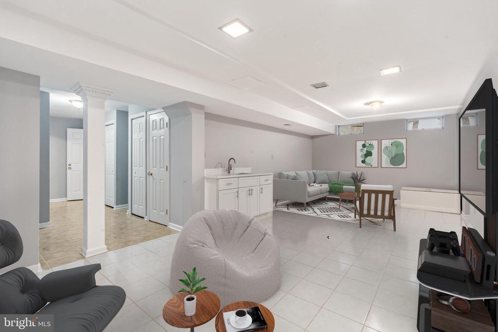 8107 HOLLYGATE DRIVE