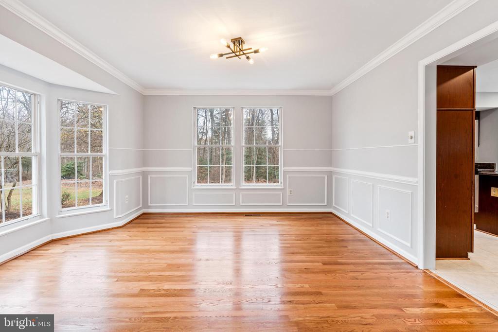 8107 HOLLYGATE DRIVE