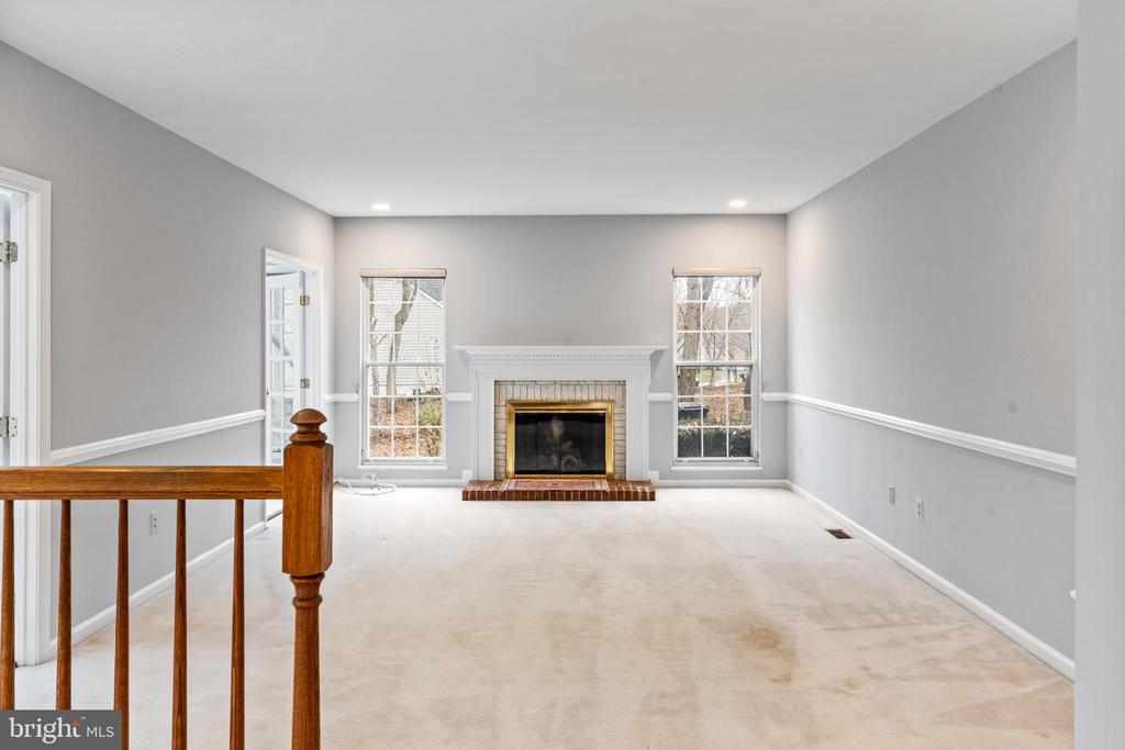 8107 HOLLYGATE DRIVE