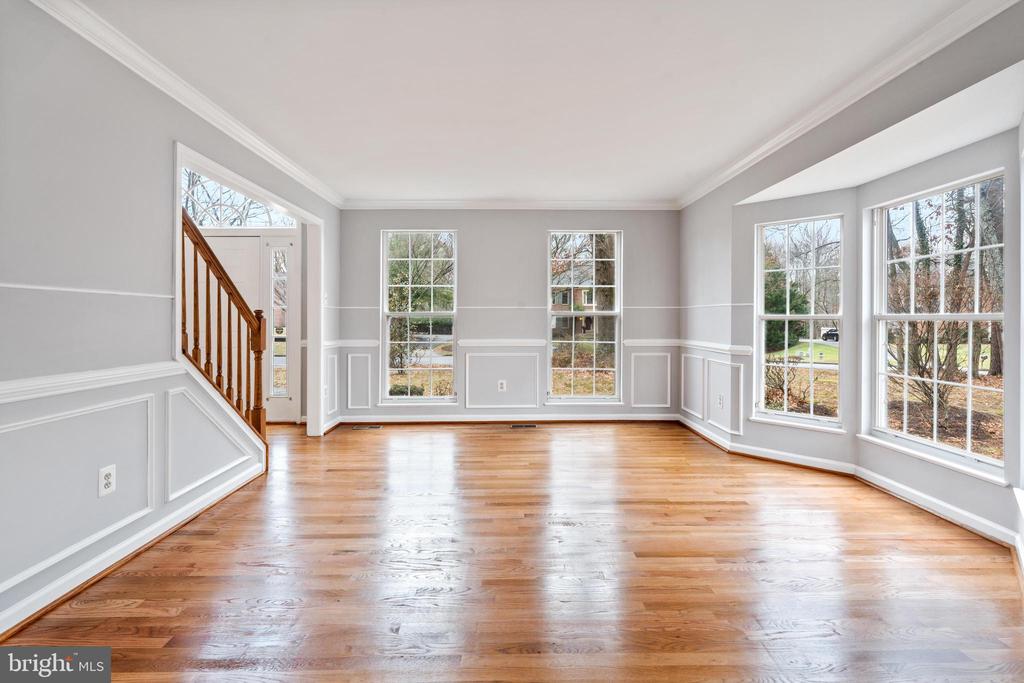 8107 HOLLYGATE DRIVE