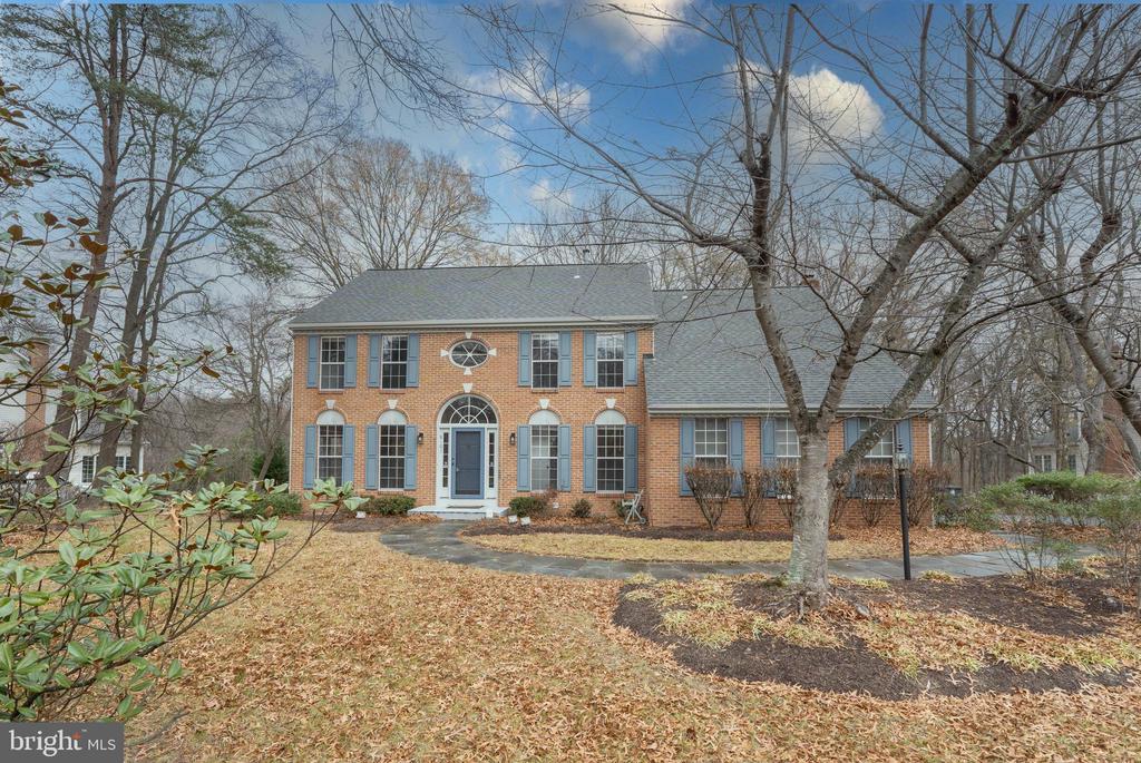 8107 HOLLYGATE DRIVE