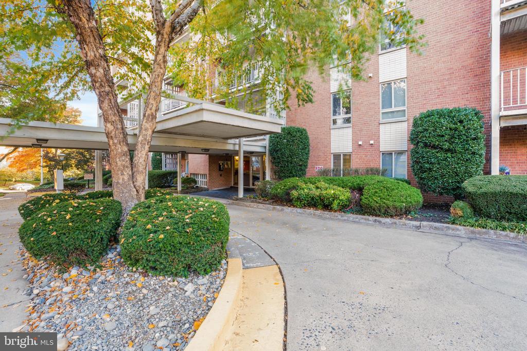 5250 VALLEY FORGE DRIVE Unit: 103