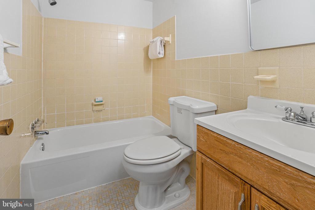 5250 VALLEY FORGE DRIVE Unit: 103